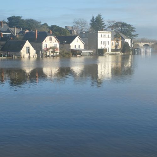 QUAI A BOUCHEMAINE